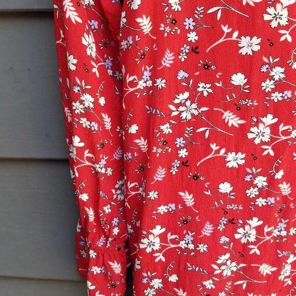 Sanctuary Red White Floral Button Down Peasant Top size Medium - Picture 11 of 13